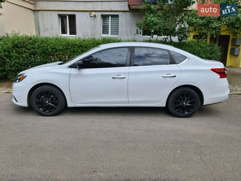 Седан Nissan Sentra 2017 в Ужгороде