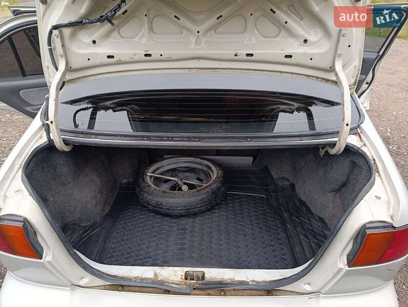 Седан Nissan Sentra 1996 в Ковеле