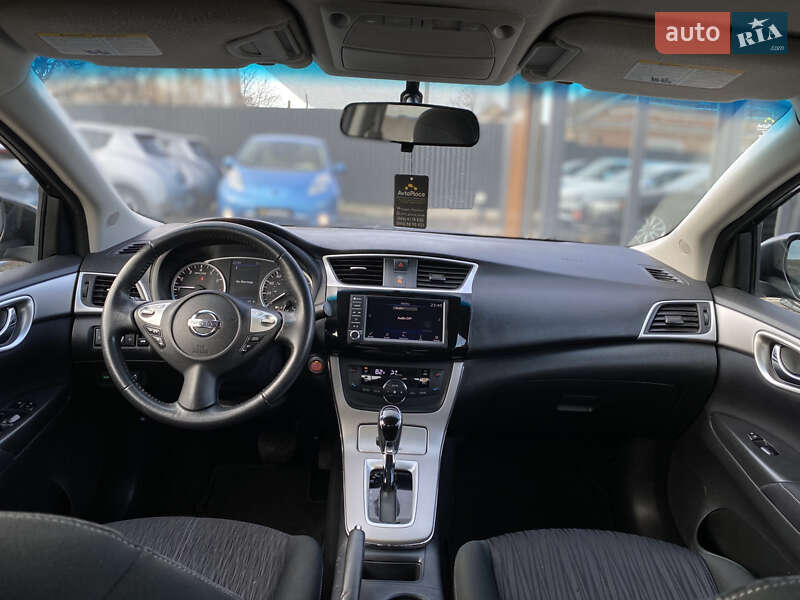 Седан Nissan Sentra 2019 в Луцке