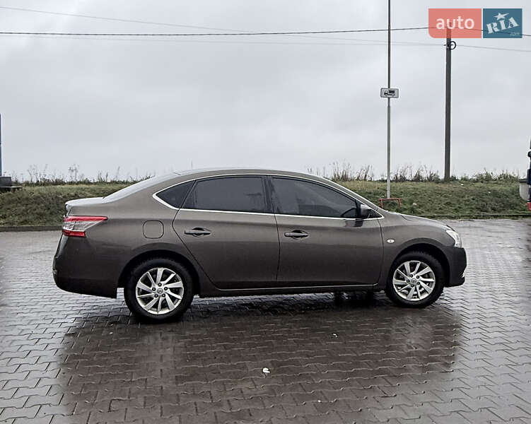 Седан Nissan Sentra 2015 в Луцке
