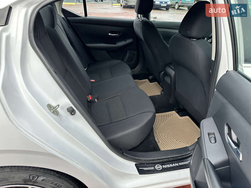 Седан Nissan Sentra 2020 в Ровно