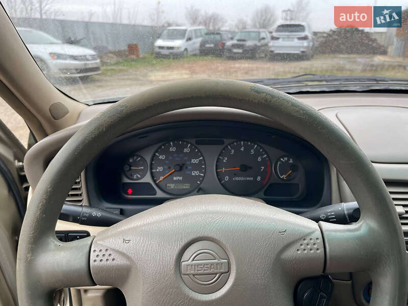 Седан Nissan Sentra 2000 в Черновцах