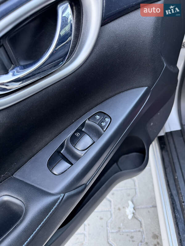 Седан Nissan Sentra 2017 в Львові