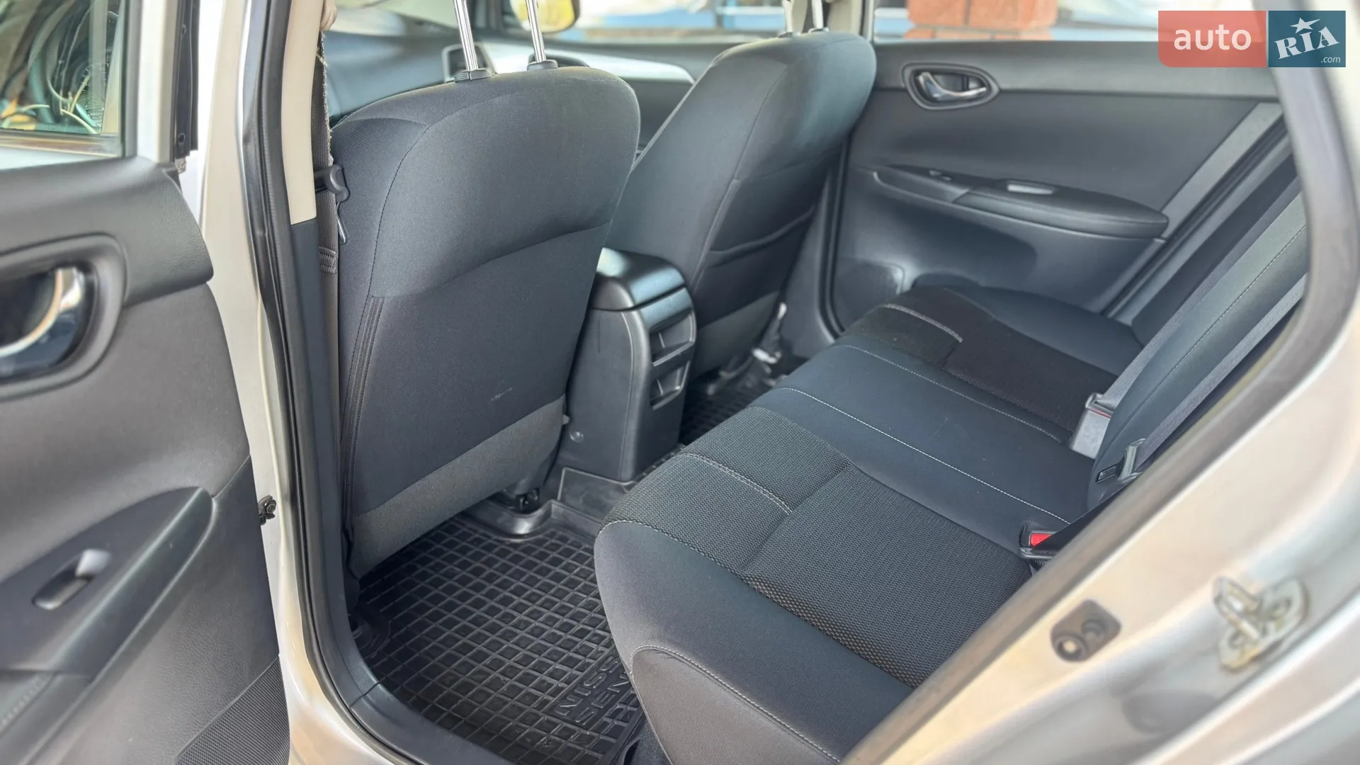 2016 Nissan Sentra - мініатюра 36