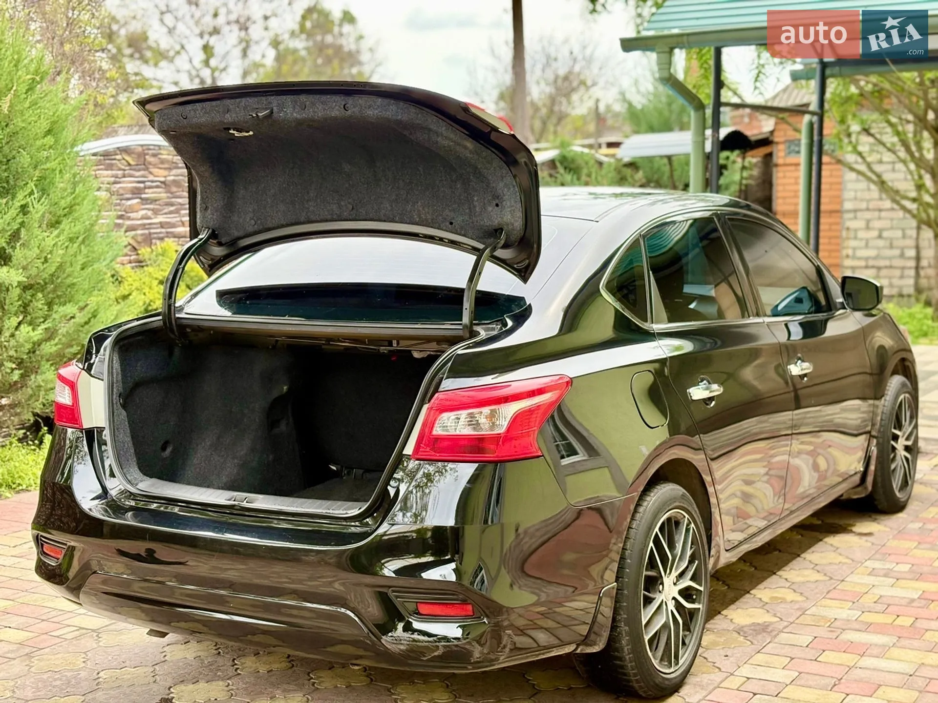 2017 Nissan Sentra - мініатюра 31
