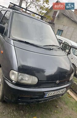 Минивэн Nissan Serena 1993 в Вараше