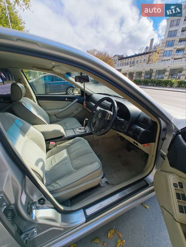 Седан Nissan Skyline 2001 в Одессе