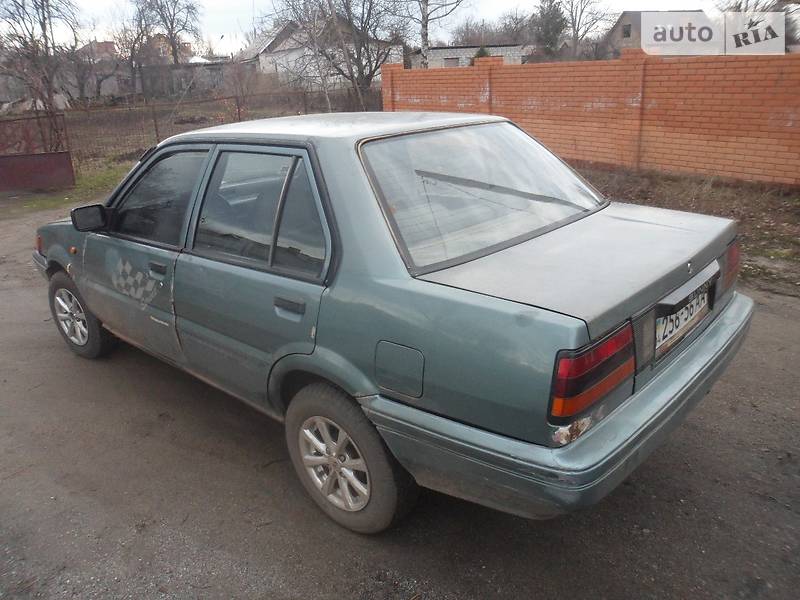 Седан Nissan Sunny 1986 в Кривом Роге