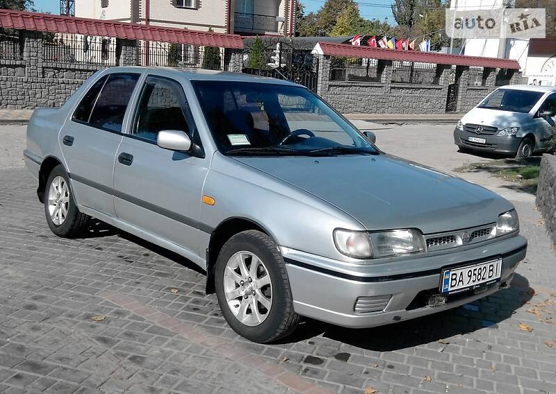 Седан Nissan Sunny 1990 в Вільшанці