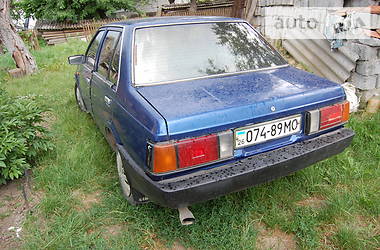 Седан Nissan Sunny 1985 в Чернівцях