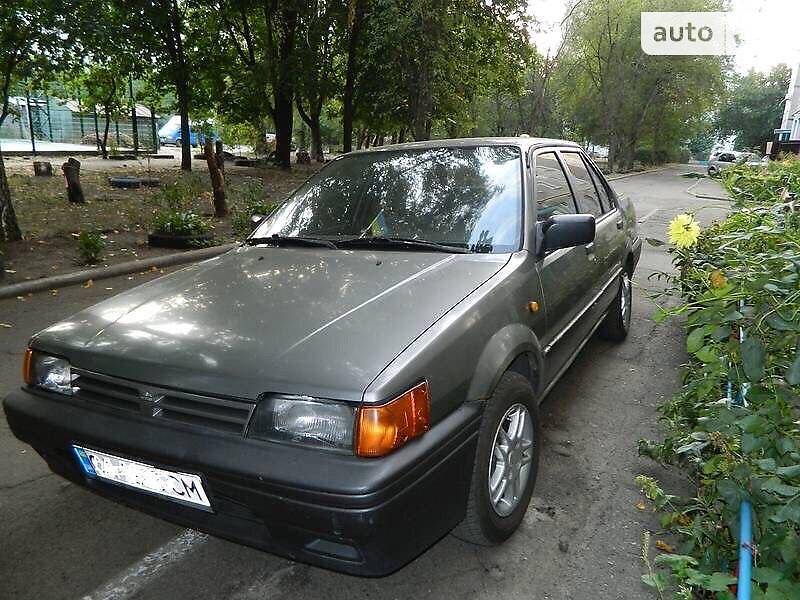 Седан Nissan Sunny 1989 в Богуславе