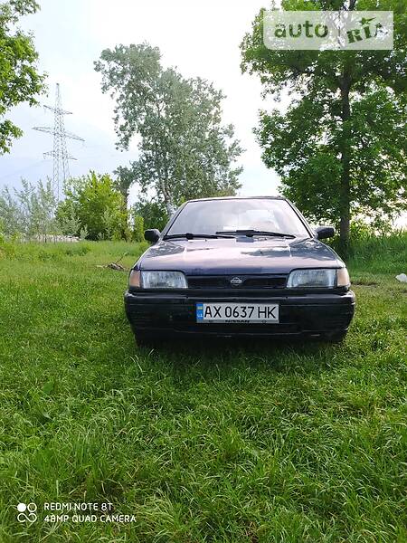 Седан Nissan Sunny 1992 в 