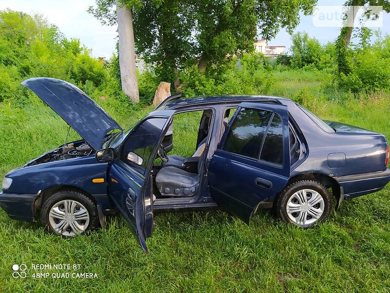 Седан Nissan Sunny 1992 в Харькове