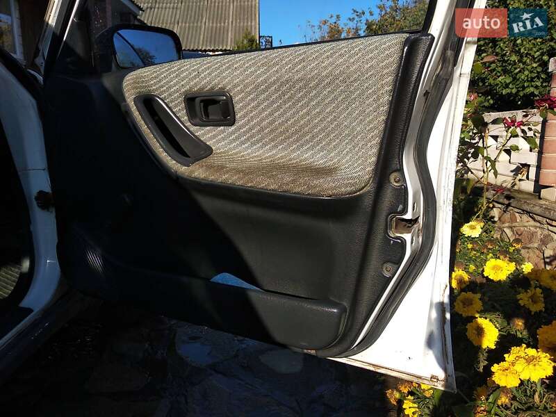 Седан Nissan Sunny 1993 в Тростянце