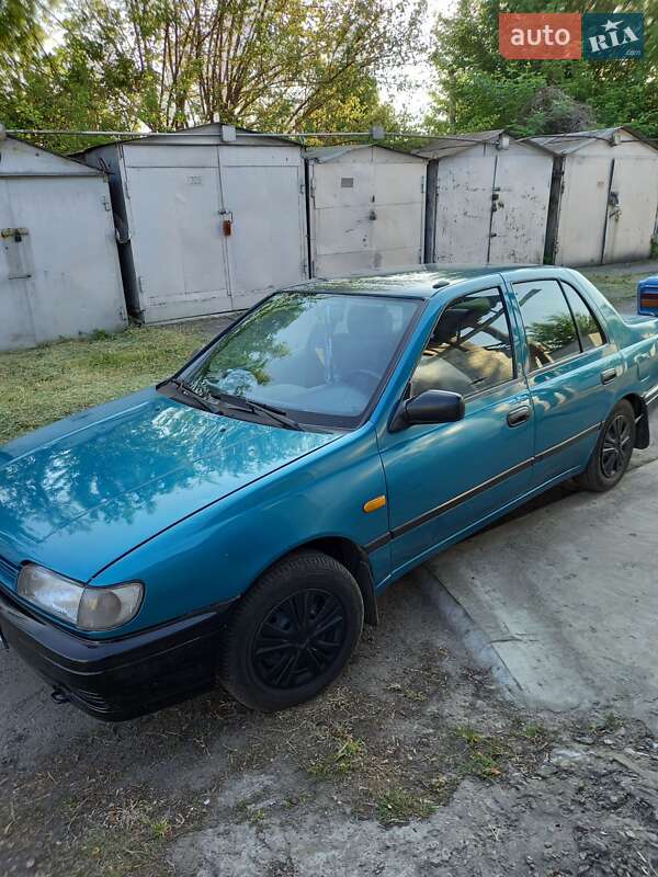 Седан Nissan Sunny 1994 в Кременчуге