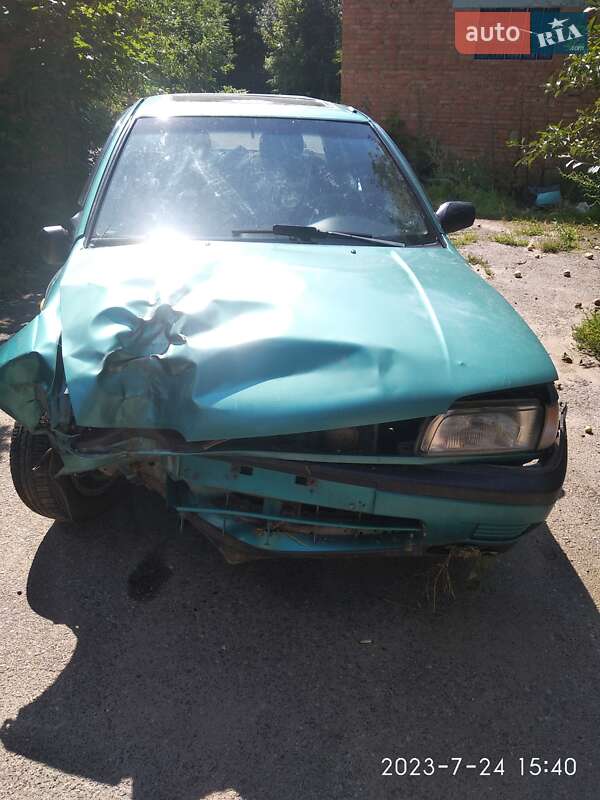 Седан Nissan Sunny 1995 в Гайсину