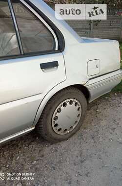 Седан Nissan Sunny 1988 в Ровно