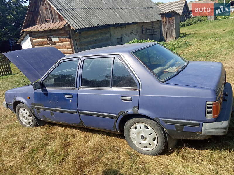 Седан Nissan Sunny 1986 в Овруче