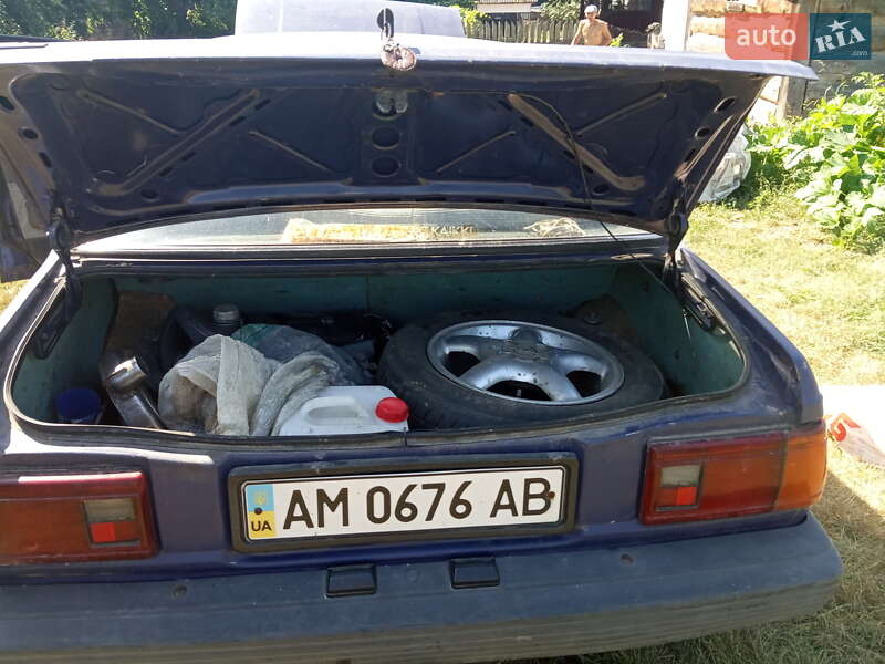 Седан Nissan Sunny 1986 в Овруче