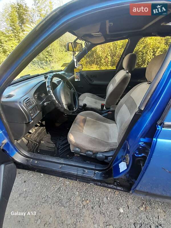 Седан Nissan Sunny 1995 в Рахове