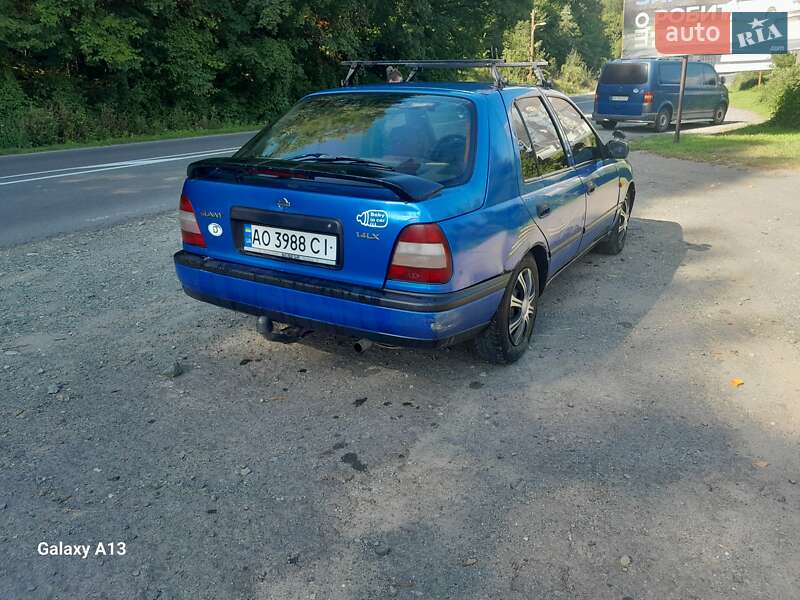 Седан Nissan Sunny 1995 в Рахове