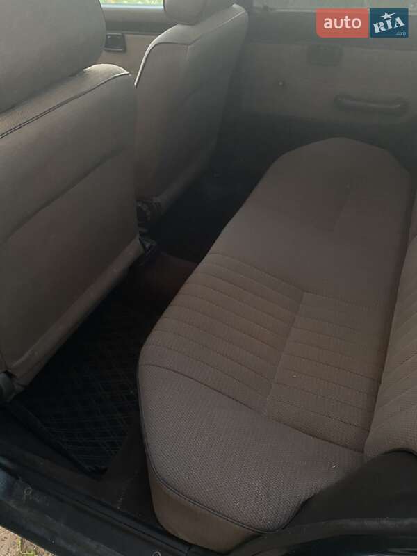 Седан Nissan Sunny 1989 в Шепетівці