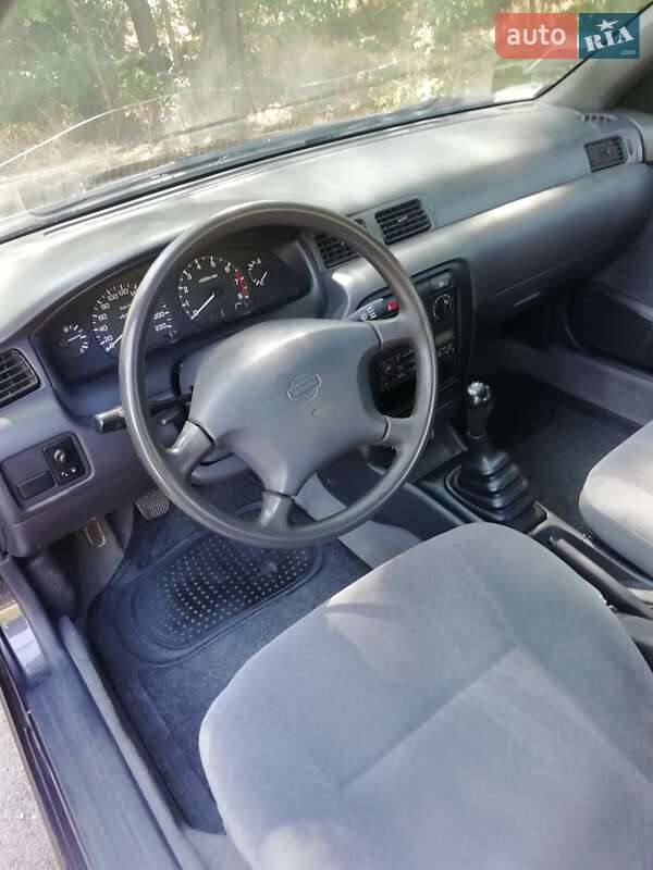 Седан Nissan Sunny 1999 в Каменском