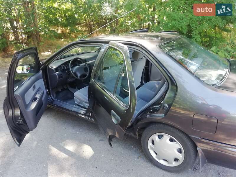 Седан Nissan Sunny 1999 в Каменском