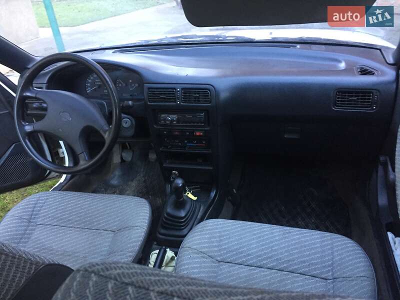 Седан Nissan Sunny 1995 в Ивано-Франковске
