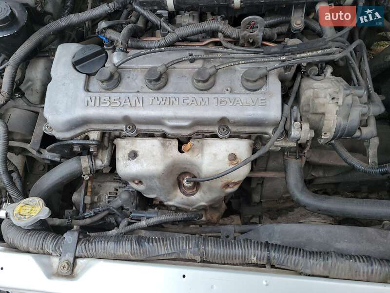 Седан Nissan Sunny 1988 в Краснокутську