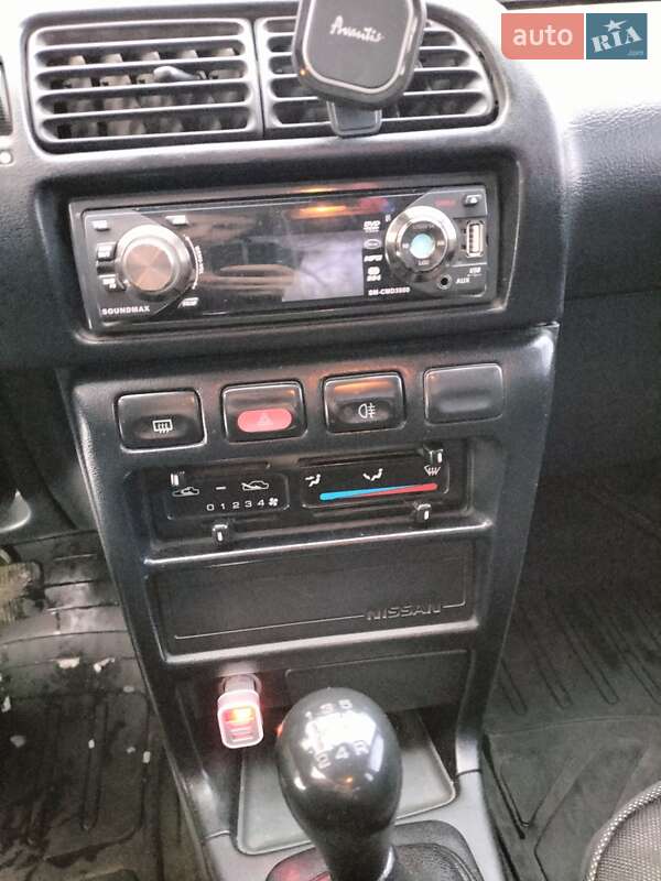 Седан Nissan Sunny 1995 в Чечельнике