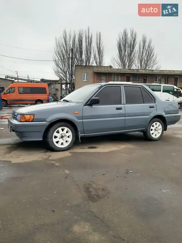 Седан Nissan Sunny 1986 в 