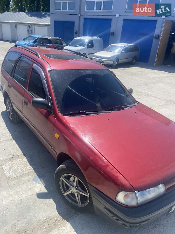 Седан Nissan Sunny 1993 в Черноморске