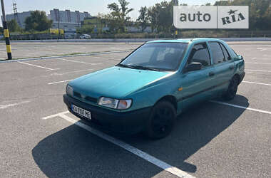 Седан Nissan Sunny 1995 в Киеве