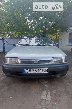 Седан Nissan Sunny 1992 в Умани