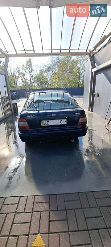 Седан Nissan Sunny 1994 в Дніпрі