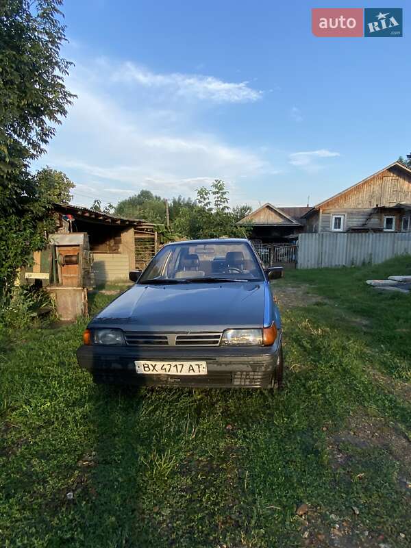 Седан Nissan Sunny 1985 в Хмельницком