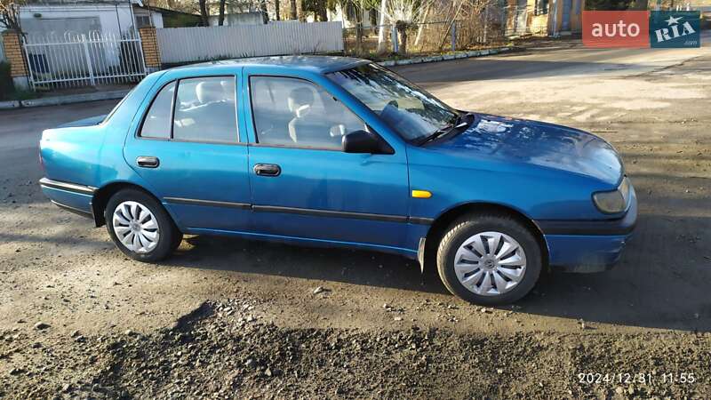 Седан Nissan Sunny 1995 в Киверцах