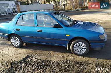 Седан Nissan Sunny 1995 в Луцьку