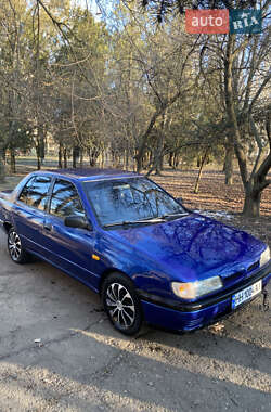 Седан Nissan Sunny 1993 в 