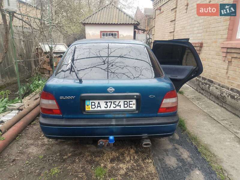 Седан Nissan Sunny 1995 в Кропивницькому