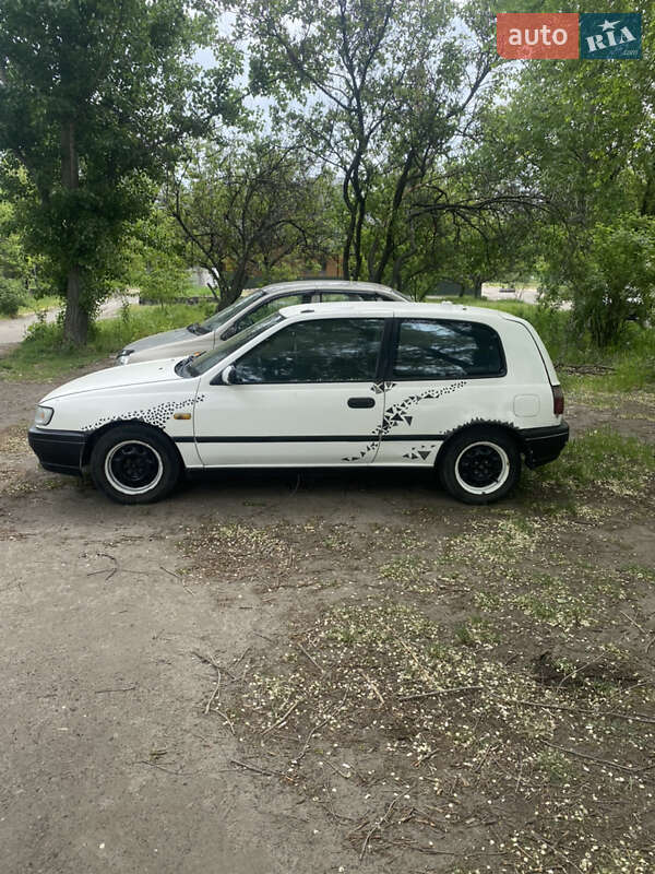 Седан Nissan Sunny 1994 в Черкасах