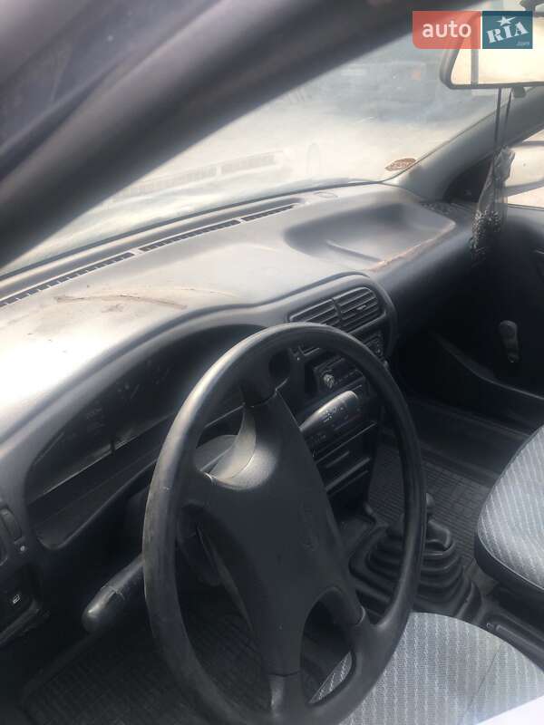 Седан Nissan Sunny 1993 в Запоріжжі