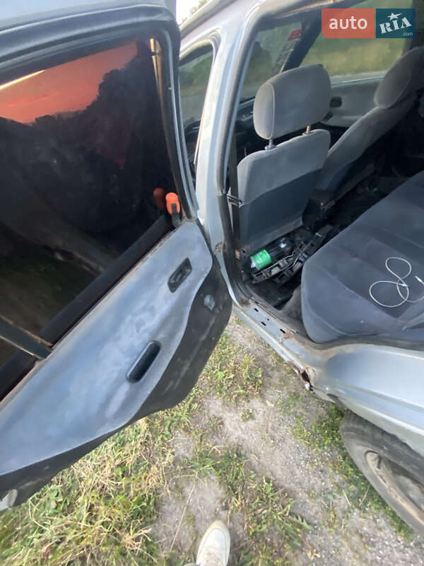 Седан Nissan Sunny 1991 в Бучачі