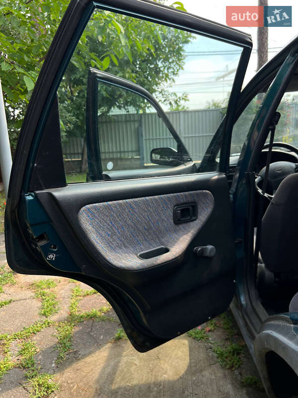 Седан Nissan Sunny 1997 в Ирпене