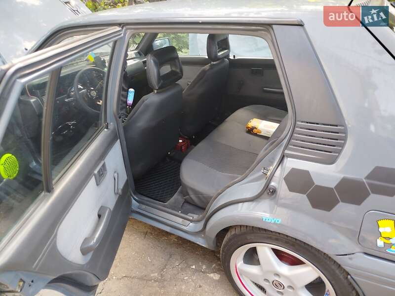 Седан Nissan Sunny 1988 в Одесі