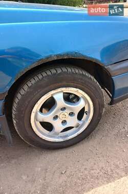 Седан Nissan Sunny 1994 в Ивано-Франковске