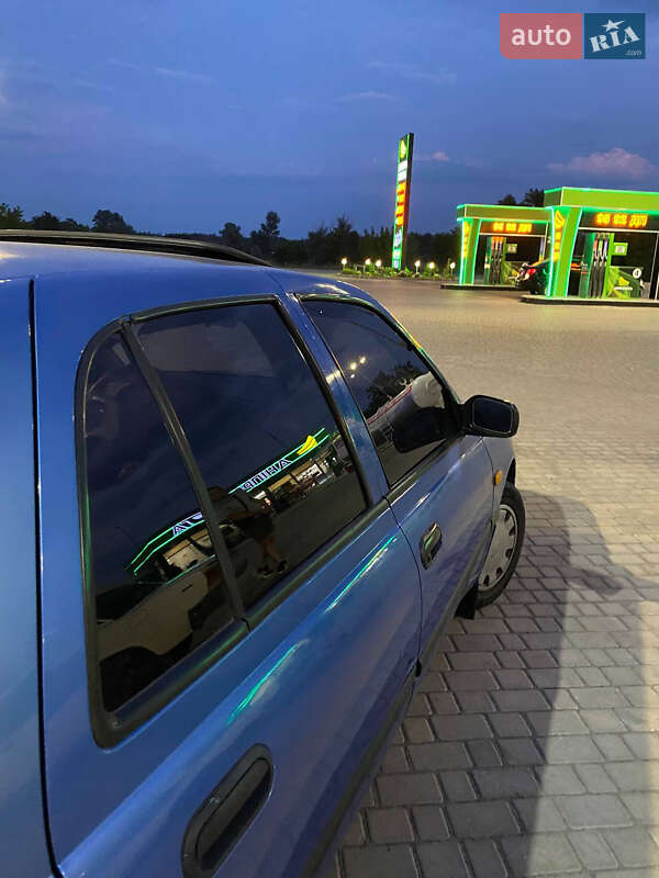 Седан Nissan Sunny 1995 в Кам'янському
