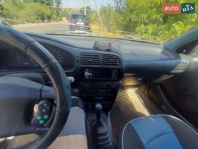 Седан Nissan Sunny 1993 в Одесі