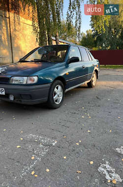 Седан Nissan Sunny 1995 в Кореці